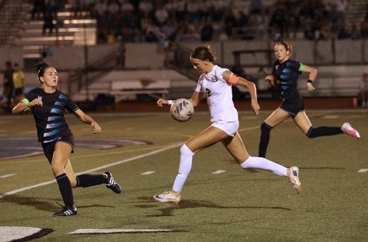 Late error costs Davis share of Region 1 title in Farmington loss